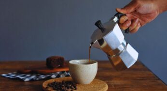 Hai sempre sbagliato a fare il caffè in moka: acqua e montagnetta, gli errori più frequenti